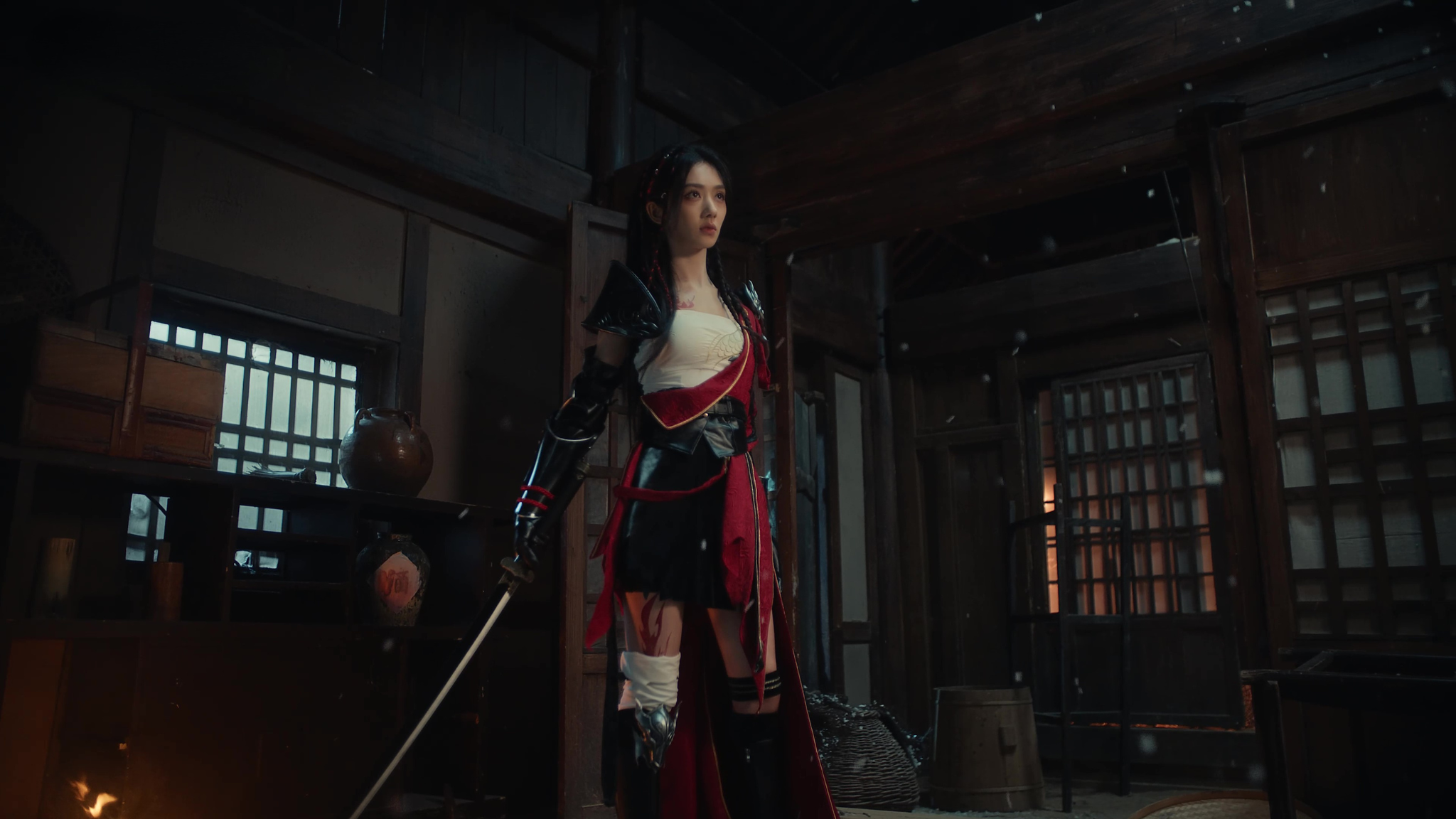 女战狂及时赶到